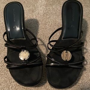 Liz Claiborne ladies Sandler. 8.5 Black. Comfortable. Like new, No scuffs.